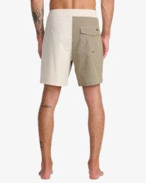 7 Rise Up 17" Green 23A082605 RVCA