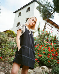 0 Crowd Favourite - Robe courte pour Femme Noir C3DRRIRVP2 RVCA