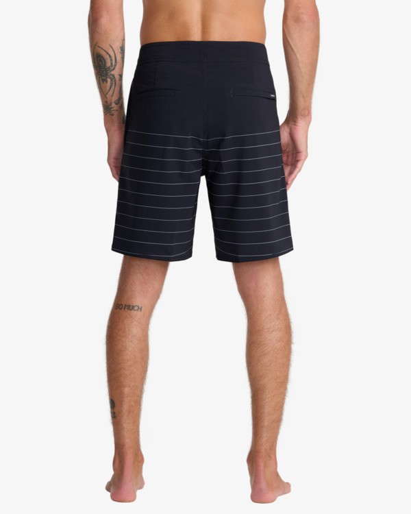 7 Steady Stripe - Boardshorts/Cal&ccedil;&otilde;es de banho para Homem Preto 23A081603 RVCA