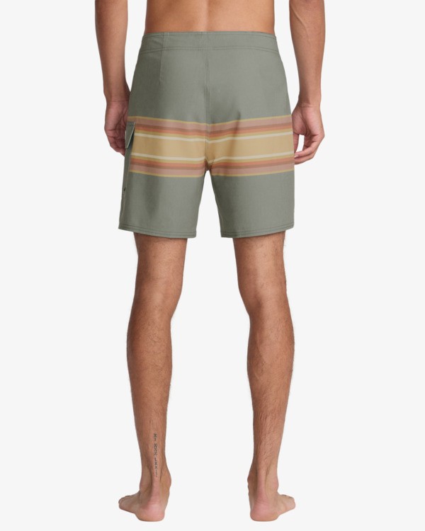 2 Exotica 17" Green 23A082600 RVCA