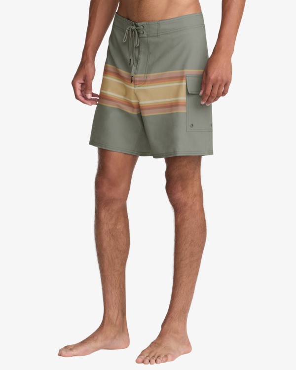 3 Exotica 17" Green 23A082600 RVCA