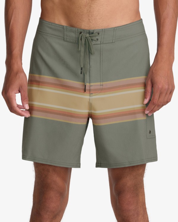 2 Exotica 17" Green 23A082600 RVCA