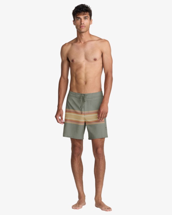 8 Exotica 17" Green 23A082600 RVCA