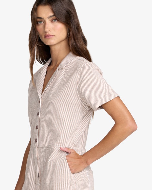 2 Labour Dayshift Braun 23B282605 RVCA