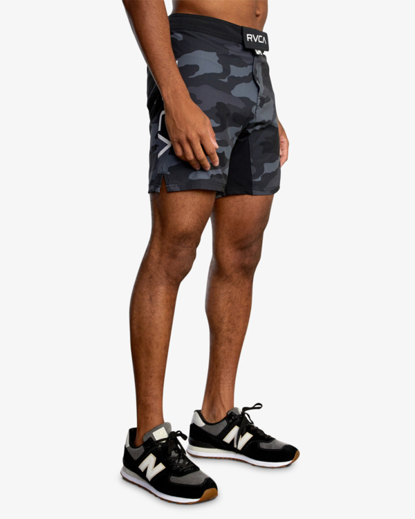 6 Fight Scrapper 17" - Performance Walkshorts for Men Black AVYWS00174 RVCA