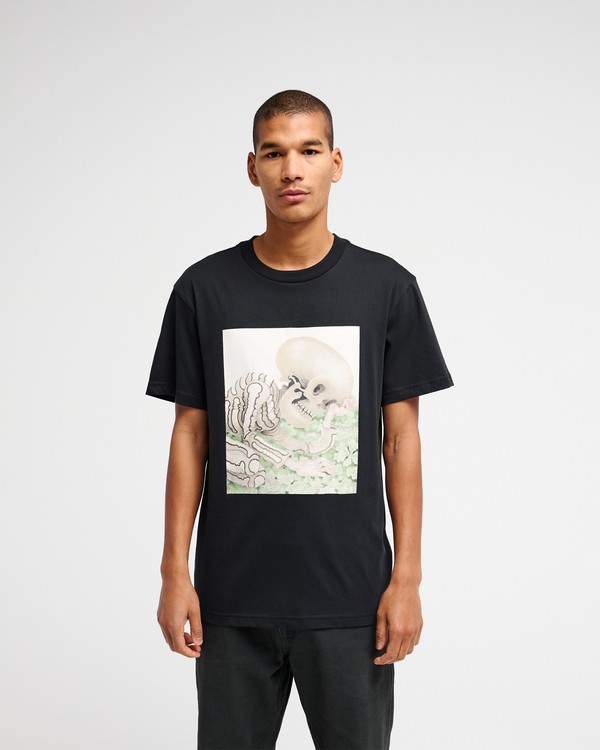 4 Sleepy Skeleton Schwarz EVYZT00391 RVCA